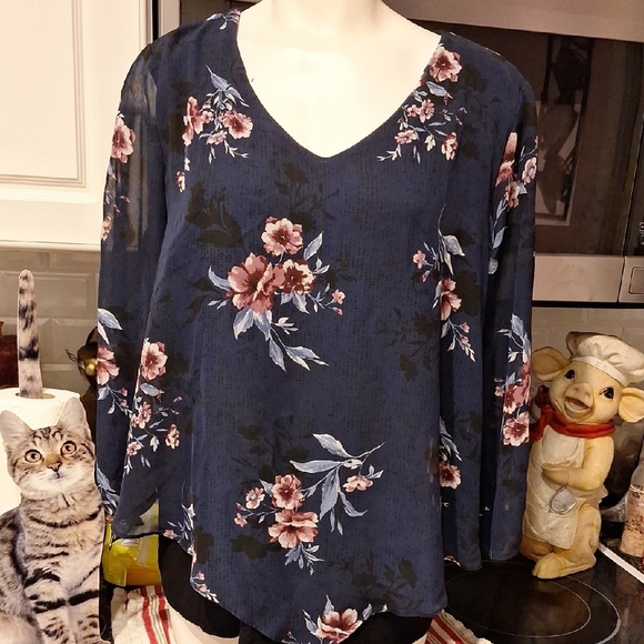 Tops - e Alyx Floral V-Neck Women's Top - Blue and Pink Lined Size XL
